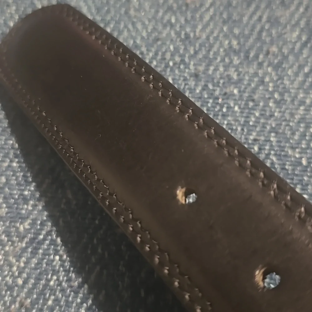 Men’s Basic Beveled Leather Belt, Size Small, Retail Price $35.00 USD